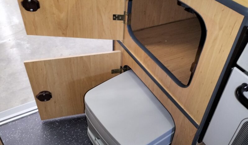 DRIVELODGE SPORTSMAN 2 BERTH HIGH TOP CAMPERVAN TOYOTA HIACE 2.5 DIESEL full