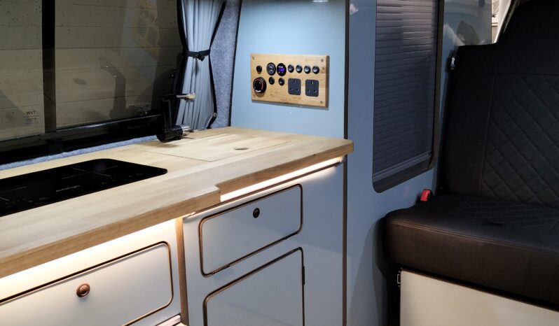 VOLKSWAGEN TRANSPORTER T6.1 T28 HIGHLINE POP-TOP CAMPERVAN *STUNNING THROUGHOUT* full