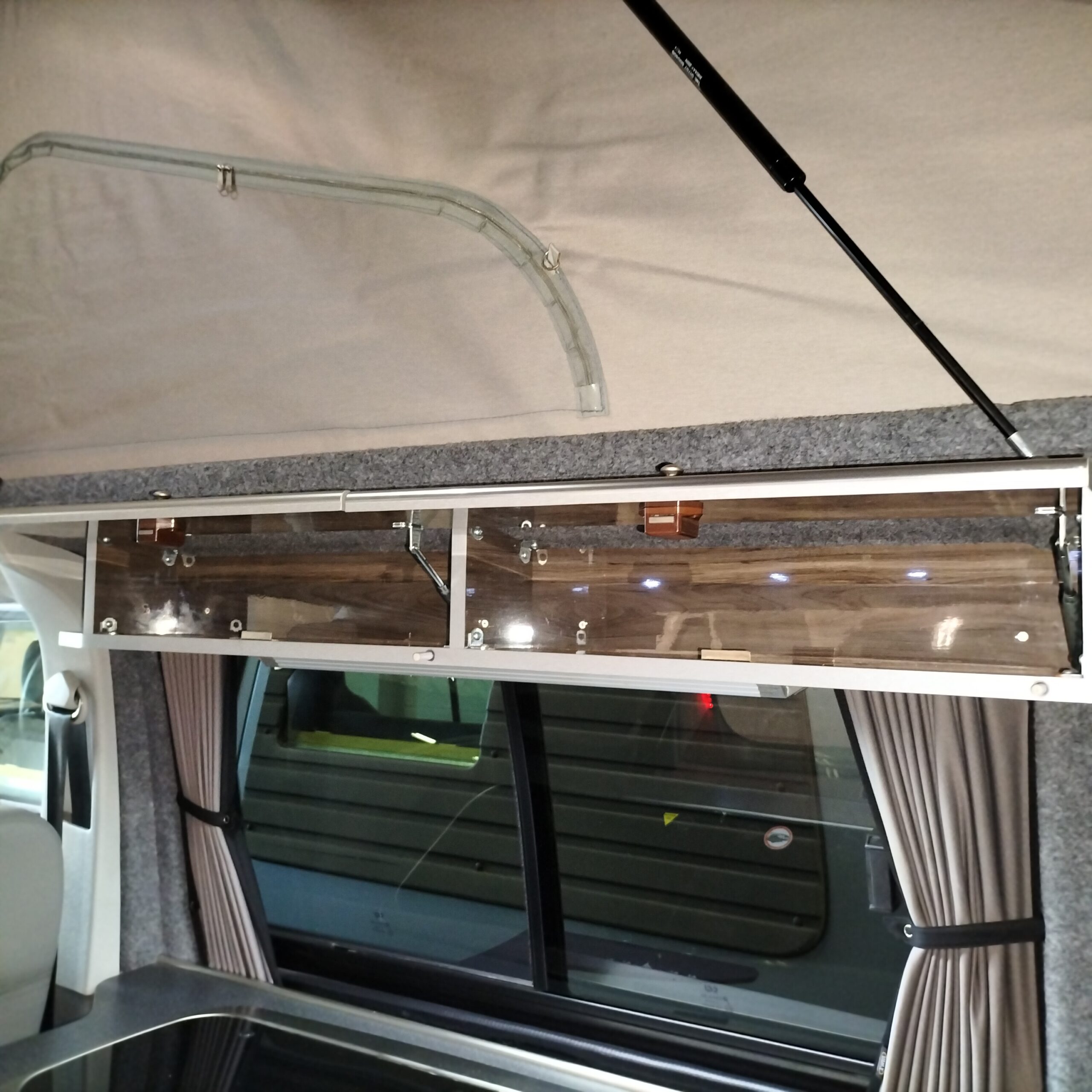 VOLKSWAGEN T5 T30 POPTOP CAMPERVAN, ABSOLUTELY STUNNING 8 BALL