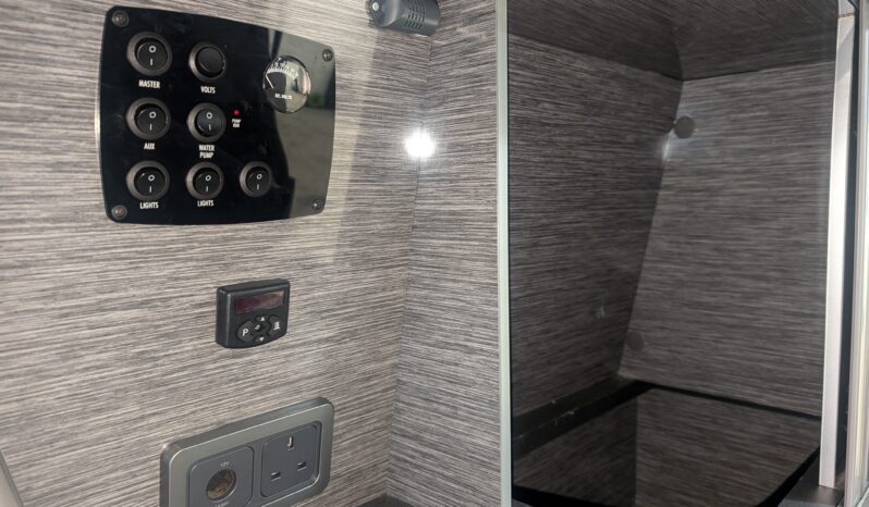 WELLHOUSE LEISURE TOYOTA ALPHARD POP-TOP 2 BERTH CAMPERVAN 2.4 AUTOMATIC full