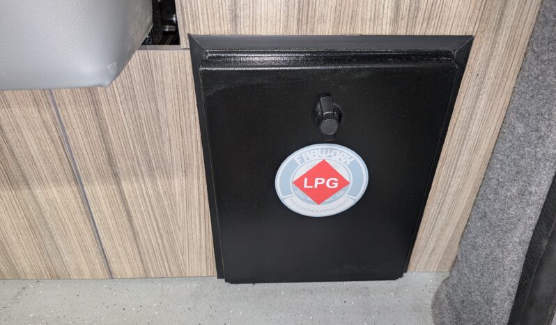 VAUXHALL VIVARO SPORT CDTI CAMPERVAN WITH BRAND NEW BESPOKE CONVERSION full