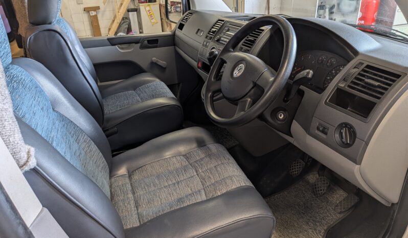 LEISUREDRIVE VIVANTE HIGH TOP CAMPERVAN VW T5 T28 130 TDI *STUNNING THROUGHOUT* full