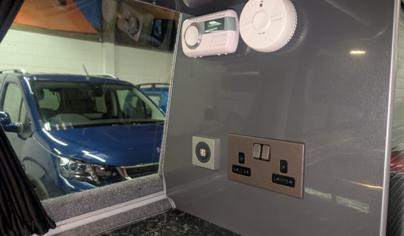 VW T6 T28 150BHP HIGHLINE POP-TOP 4 BERTH CAMBRIDGE CONVERSION CAMPERVAN, STUNNING THROUGHOUT full