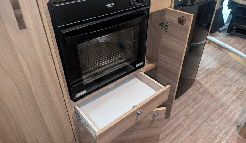 ELDDIS MAJESTIC 125 TWO BERTH MOTORHOME PEUGEOT BOXER 2.2 **ONE OWNER** full