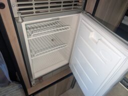 VW T5 T28 LEISUREDRIVE HIGH-TOP 4 BERTH CAMPERVAN **ABSOLUTELY STUNNING** full