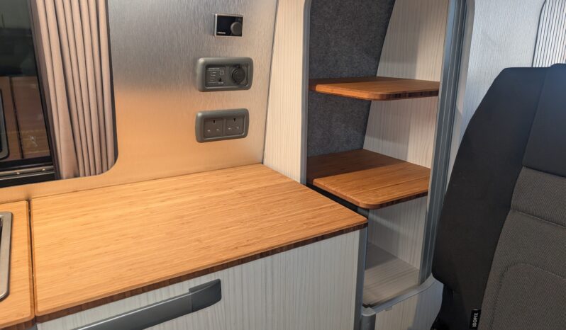 VW TRANSPORTER T5 T28 TDI 4 BERTH POP-TOP CAMPERVAN *WILDTRACKS CONVERSION* SAFARI ROOF full