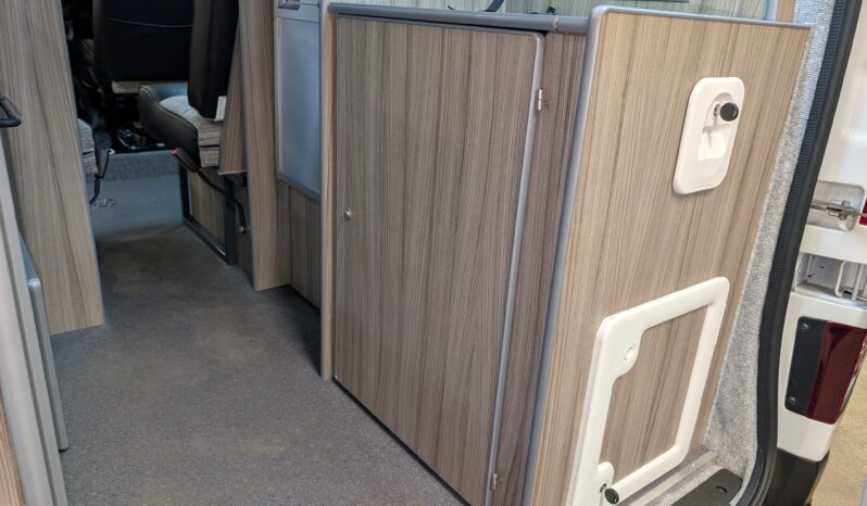 LEISUREDRIVE RENOIR POP-TOP CAMPERVAN RENAULT TRAFIC LESS THAN 5K MILES!! full