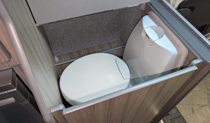 LEISUREDRIVE RENOIR POP-TOP CAMPERVAN RENAULT TRAFIC LESS THAN 5K MILES!! full