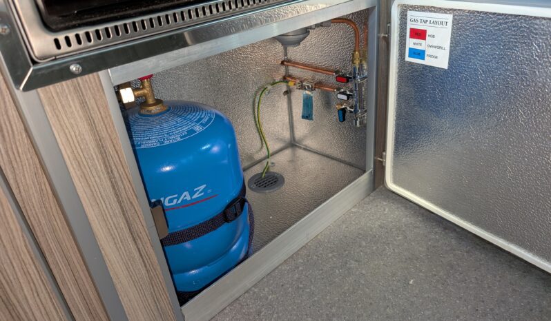 LEISUREDRIVE RENOIR POP-TOP CAMPERVAN RENAULT TRAFIC LESS THAN 5K MILES!! full