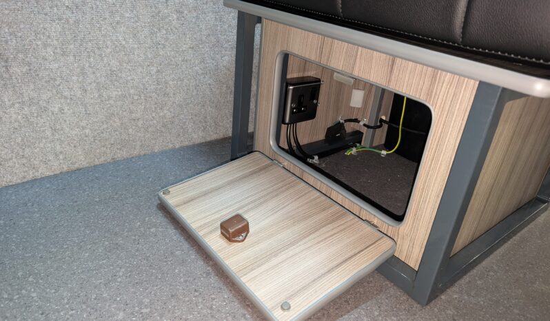 LEISUREDRIVE RENOIR POP-TOP CAMPERVAN RENAULT TRAFIC LESS THAN 5K MILES!! full