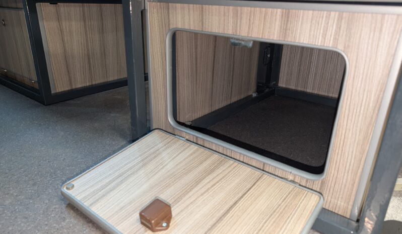 LEISUREDRIVE RENOIR POP-TOP CAMPERVAN RENAULT TRAFIC LESS THAN 5K MILES!! full