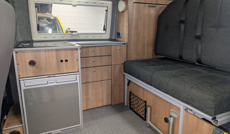 VW T5 T28 WELLHOUSE LEISURE POP-TOP CAMPERVAN IN SUPERB CONDITION full