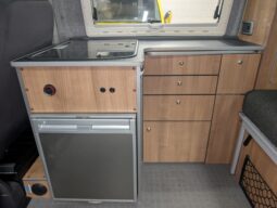 VW T5 T28 WELLHOUSE LEISURE POP-TOP CAMPERVAN IN SUPERB CONDITION full