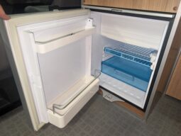 VW T5 T28 WELLHOUSE LEISURE POP-TOP CAMPERVAN IN SUPERB CONDITION full