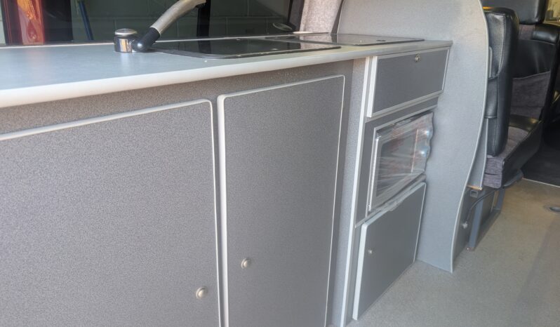 VW T5 T30 LEISUREDRIVE VIVANTE HIGH-TOP 4 BERTH CAMPERVAN *ABSOLUTELY STUNNING* full