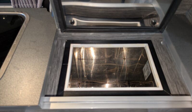 WELLHOUSE LEISURE POP-TOP CAMPERVAN TOYOTA ALPHARD 2.4 PETROL AUTO full