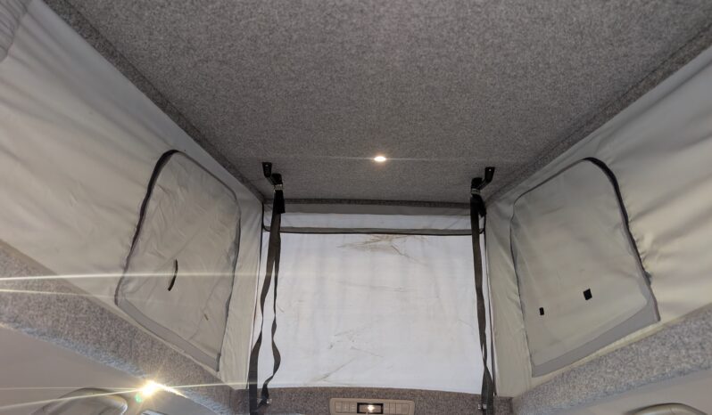 WELLHOUSE LEISURE POP-TOP CAMPERVAN TOYOTA ALPHARD 2.4 PETROL AUTO full