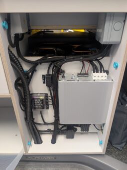 TOYOTA ALPHARD AUTOMATIC POP-TOP CAMPERVAN **BEAUTIFUL HIGH END CONVERSION** full