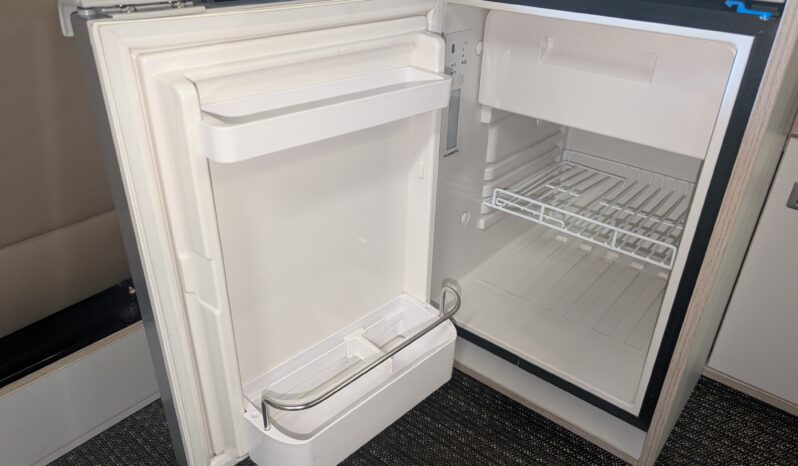 TOYOTA ALPHARD AUTOMATIC POP-TOP CAMPERVAN **BEAUTIFUL HIGH END CONVERSION** full