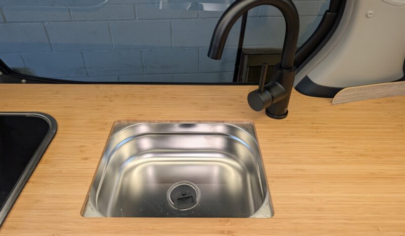 TOYOTA ALPHARD AUTOMATIC POP-TOP CAMPERVAN **BEAUTIFUL HIGH END CONVERSION** full