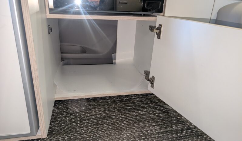 TOYOTA ALPHARD AUTOMATIC POP-TOP CAMPERVAN **BEAUTIFUL HIGH END CONVERSION** full