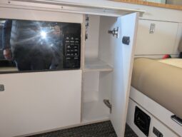 TOYOTA ALPHARD AUTOMATIC POP-TOP CAMPERVAN **BEAUTIFUL HIGH END CONVERSION** full