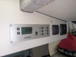 TOYOTA ALPHARD AUTOMATIC POP-TOP CAMPERVAN **BEAUTIFUL HIGH END CONVERSION** full