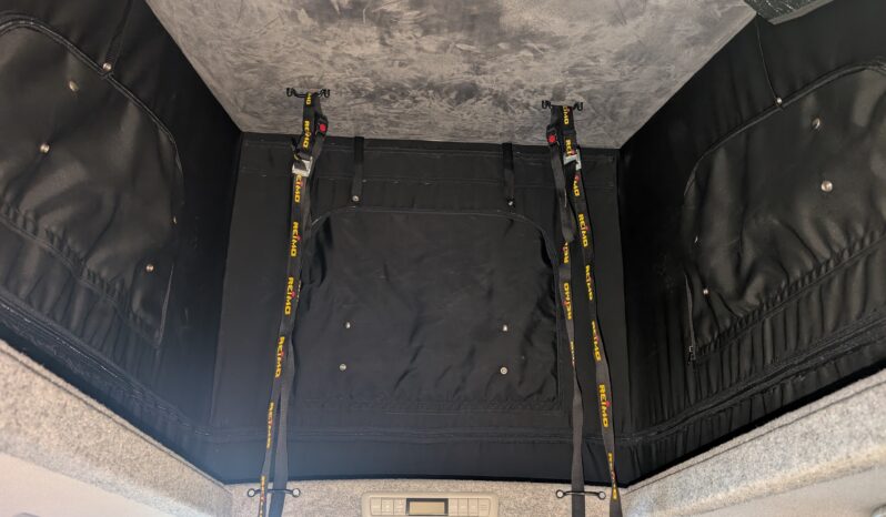 TOYOTA ALPHARD AUTOMATIC POP-TOP CAMPERVAN **BEAUTIFUL HIGH END CONVERSION** full