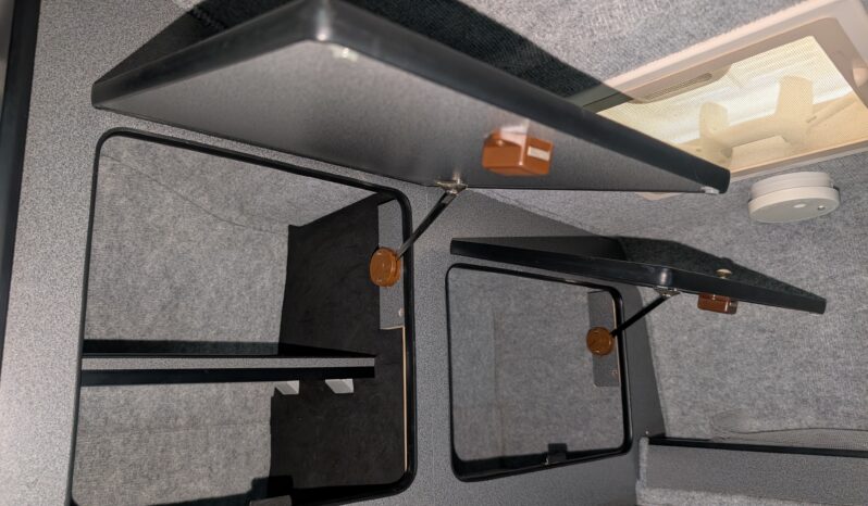 VW T5 T28 LEISUREDRIVE ZEST CRUSADER HIGHTOP 4 BERTH CAMPERVAN *STUNNING* full