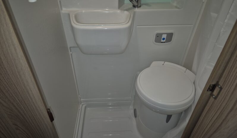 AUTOCRUISE ALTO 3 BERTH MOTORHOME PEUGEOT BOXER 2.2 FIXED REAR BED full